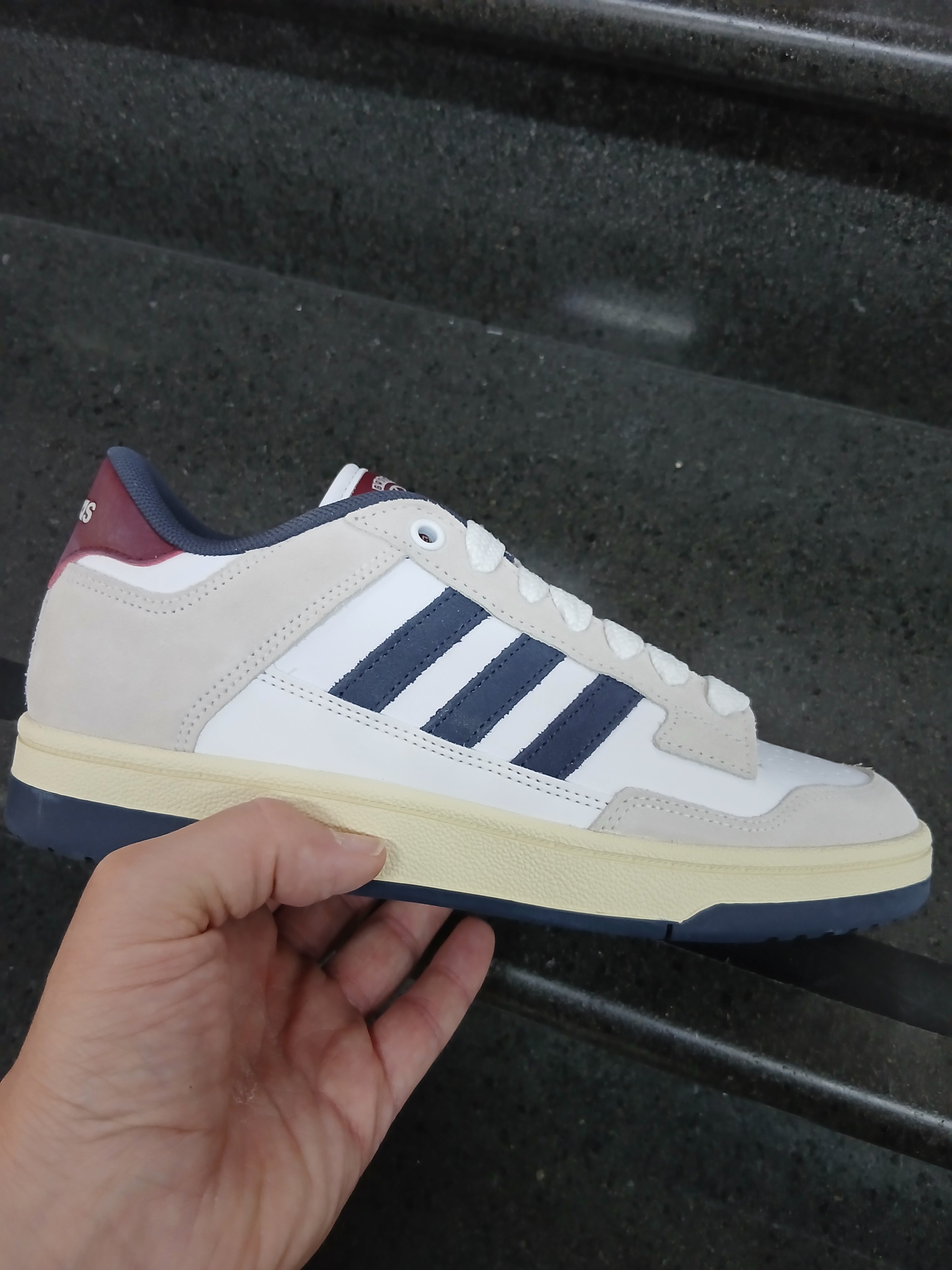 ADIDAS RAPID COURT LOW JR1010