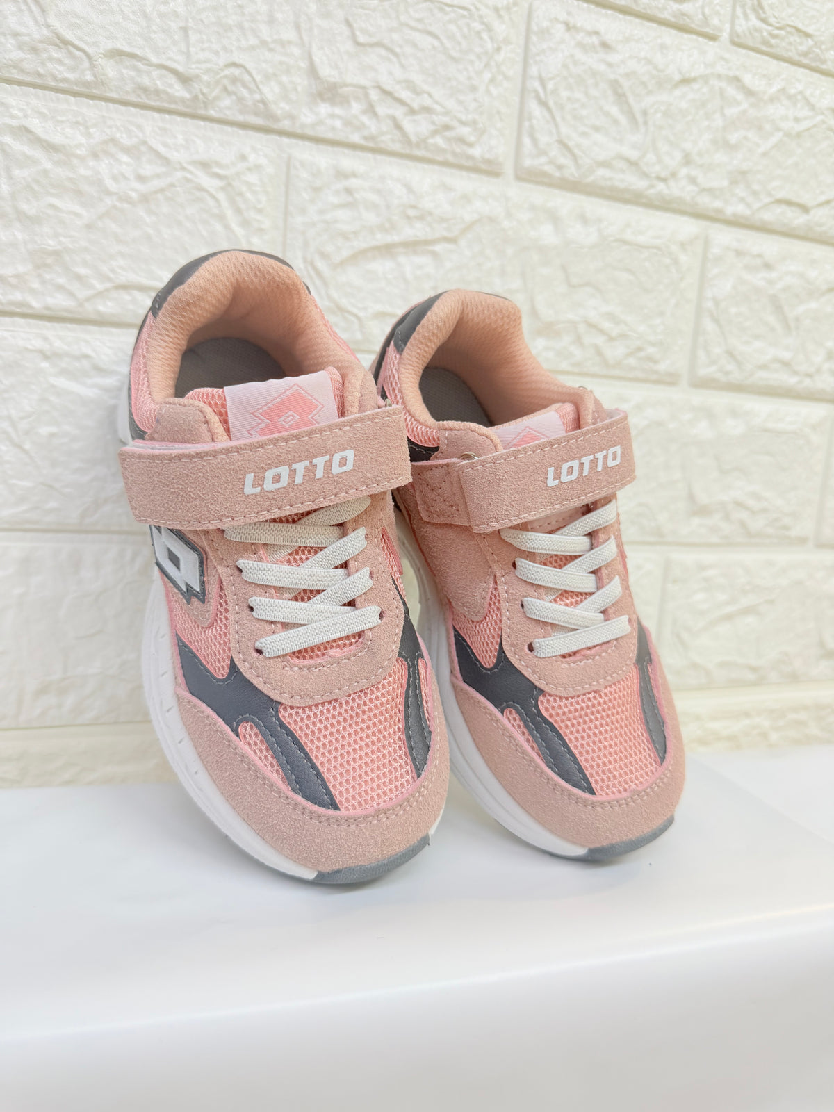 LOTTO 223818 8MK