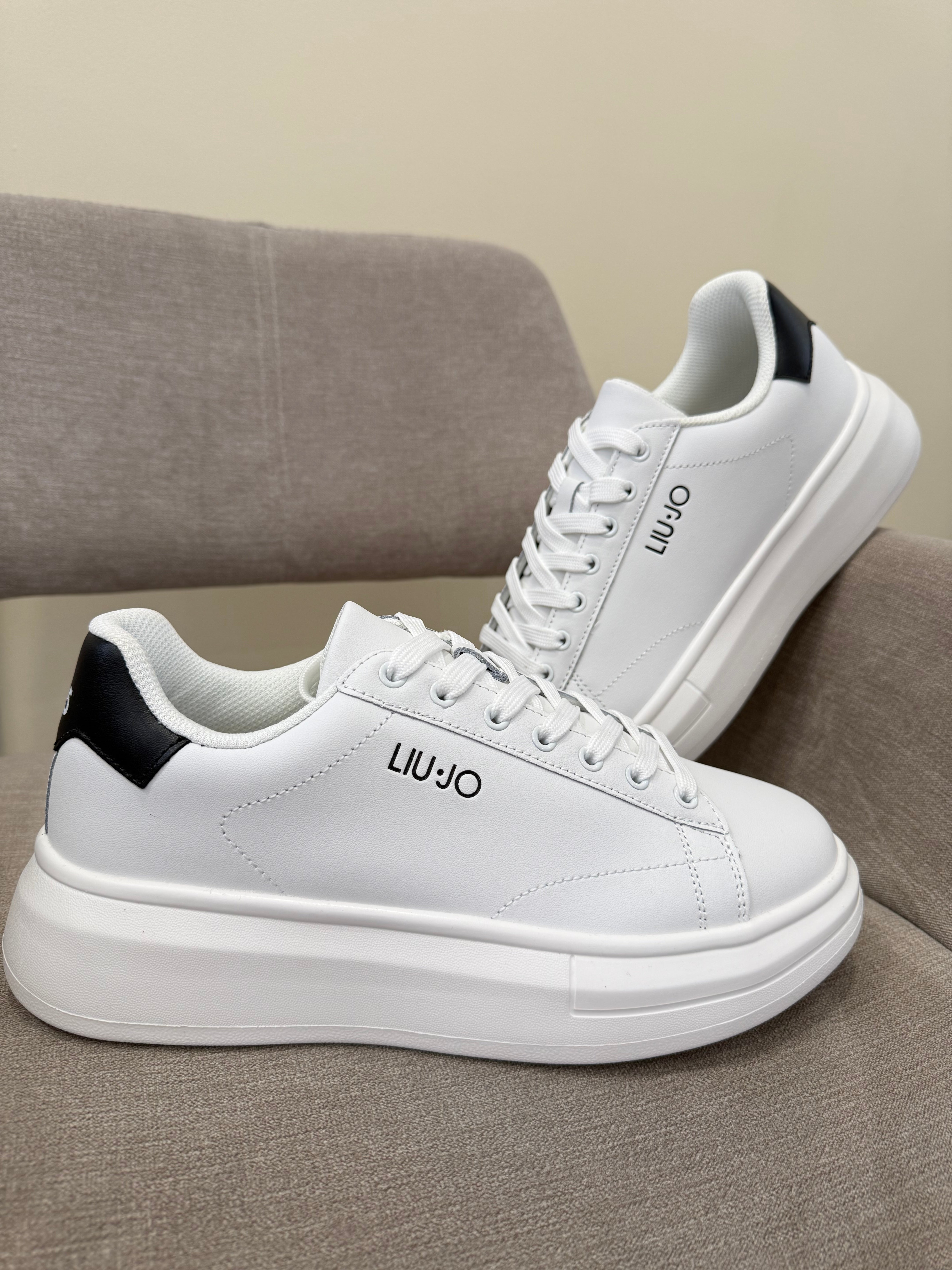 LIU JO  SNEAKER 7B4027
