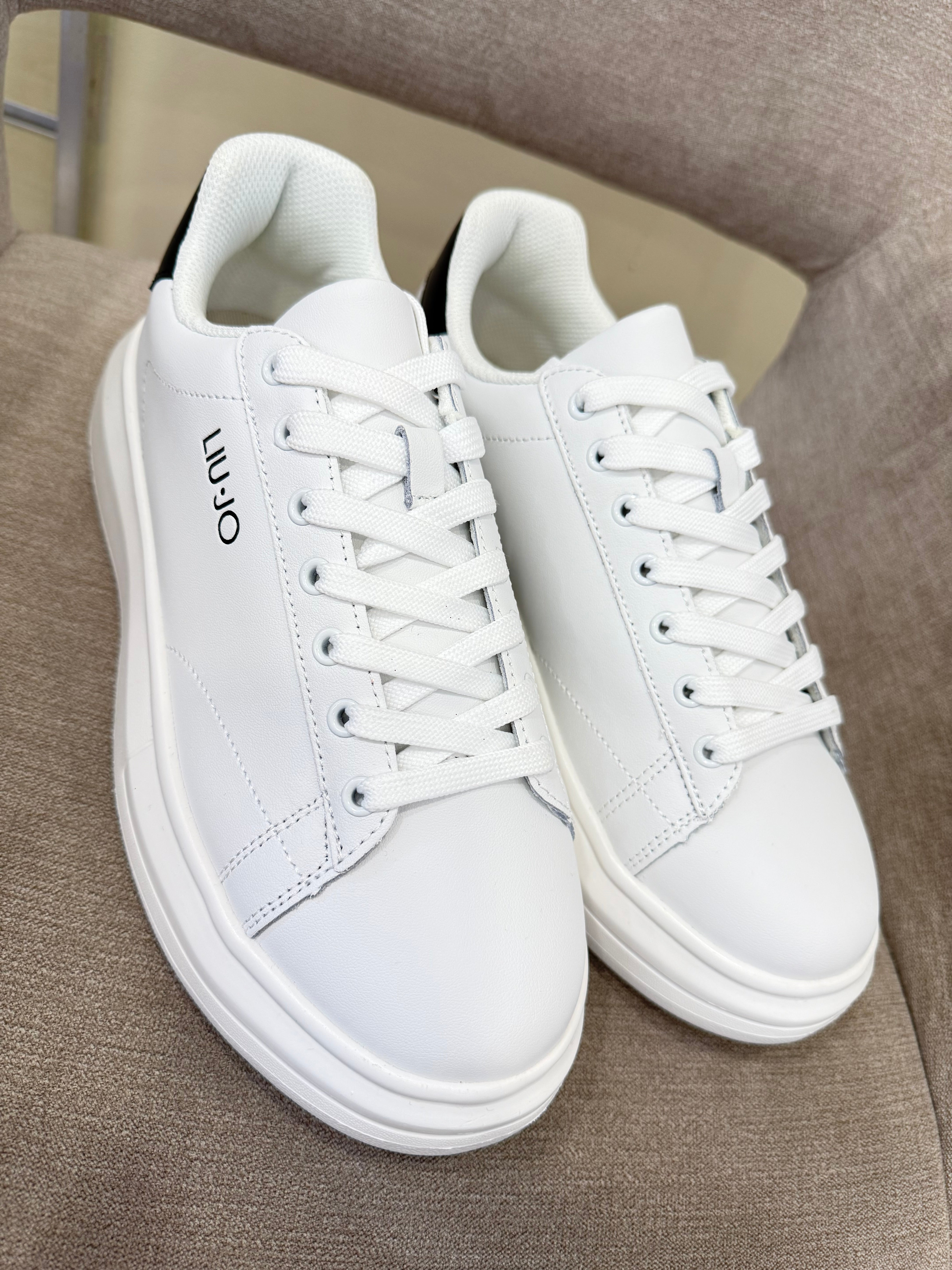 LIU JO  SNEAKER 7B4027